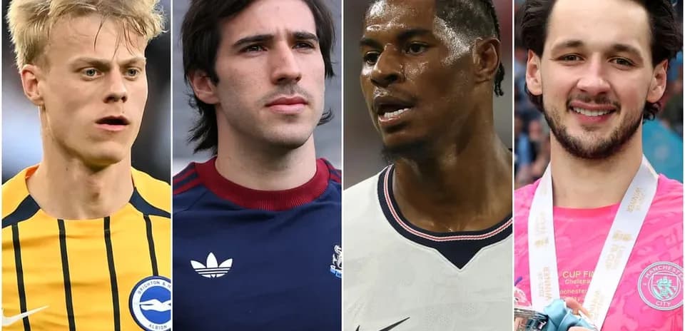 Cuatro jugadores de fútbol en retratos individuales