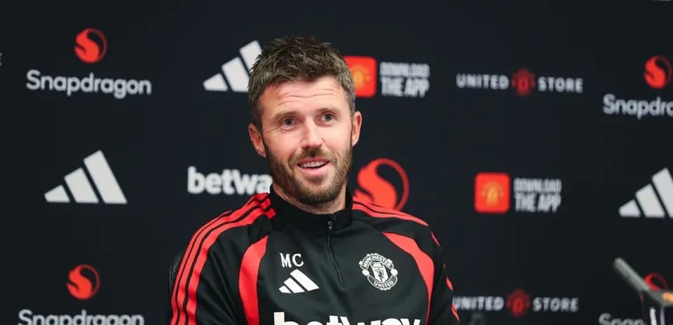 Entrenador en conferencia de prensa de Manchester United