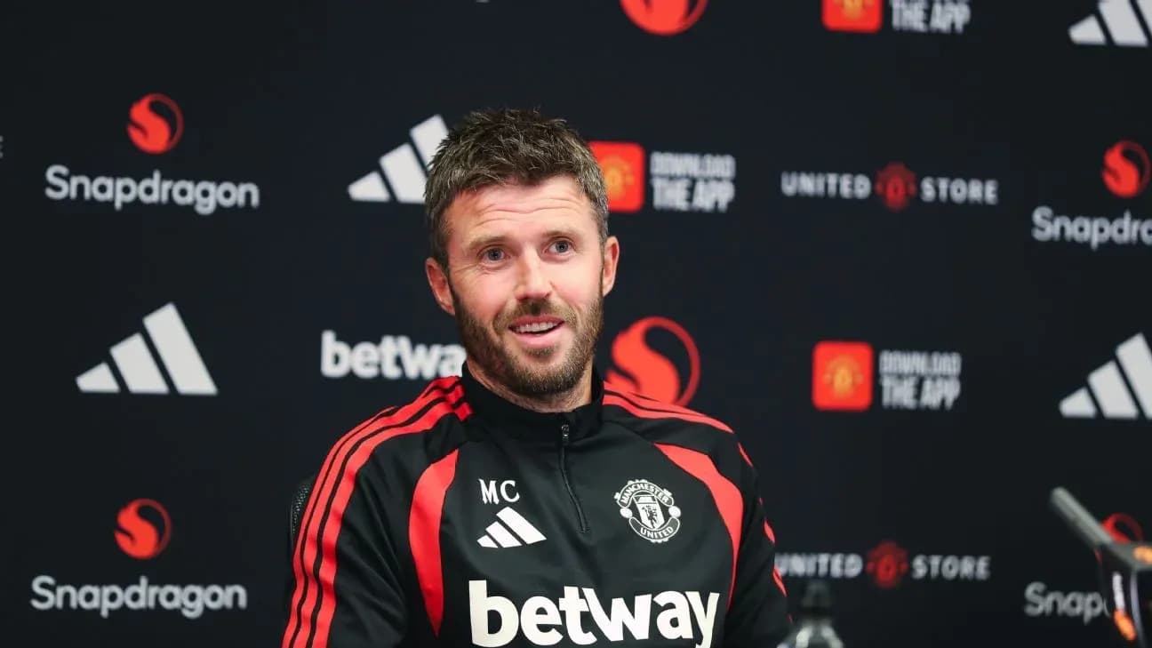 Entrenador en conferencia de prensa de Manchester United