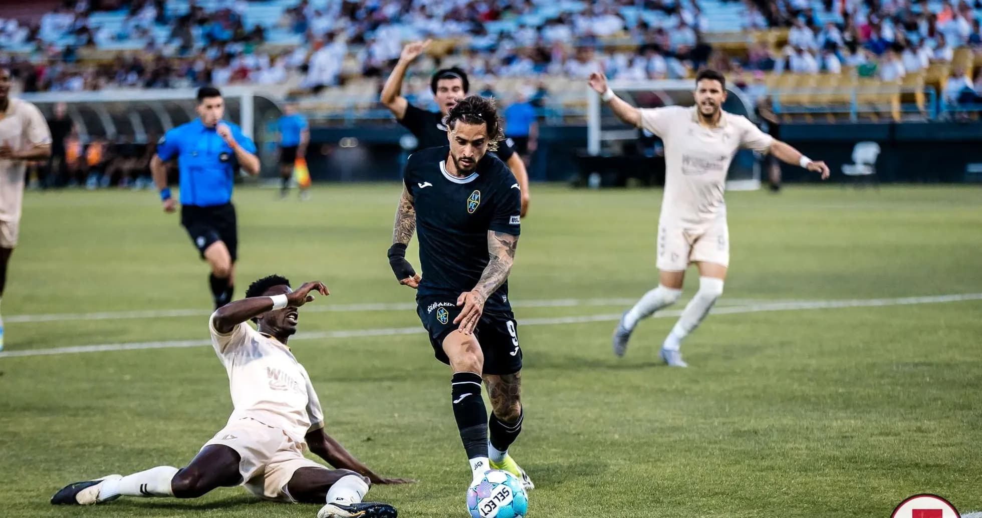 Jugador de Las Vegas Lights esquivando a un rival
