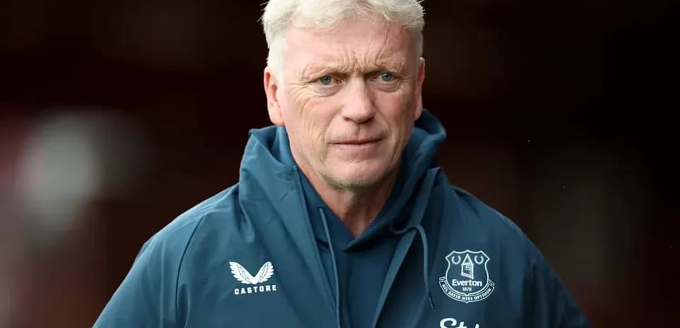 Entrenador de Everton en la cancha antes del partido