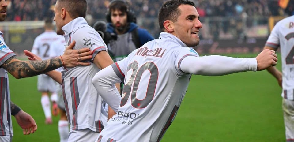 Jugadores de Cremonese celebrando un gol