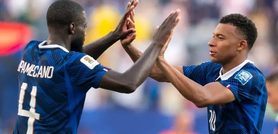 Jugadores de Francia celebrando durante el partido