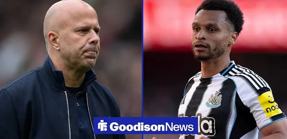 Entrenador y jugador de Newcastle en lados opuestos