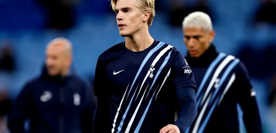 Jugadores de Tottenham en calentamiento previo al partido