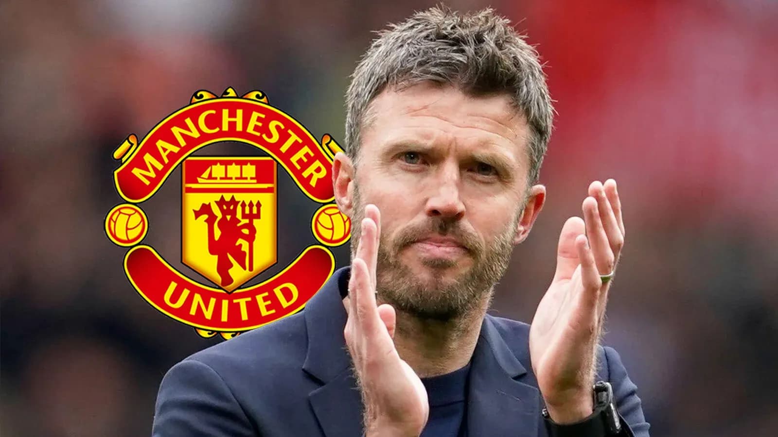 Entrenador de Manchester United aplaudiendo a los aficionados