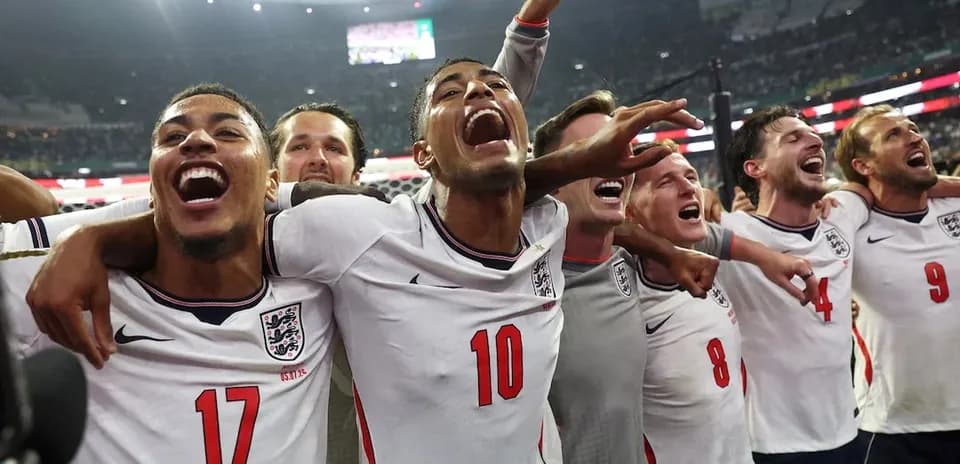 Jugadores de Inglaterra celebrando en el Mundial