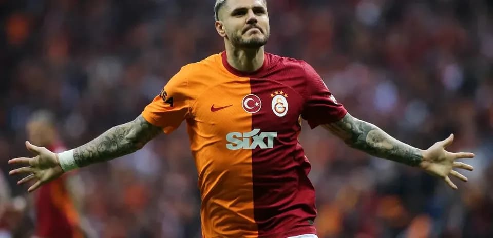 Jugador de Galatasaray celebrando un gol en el partido