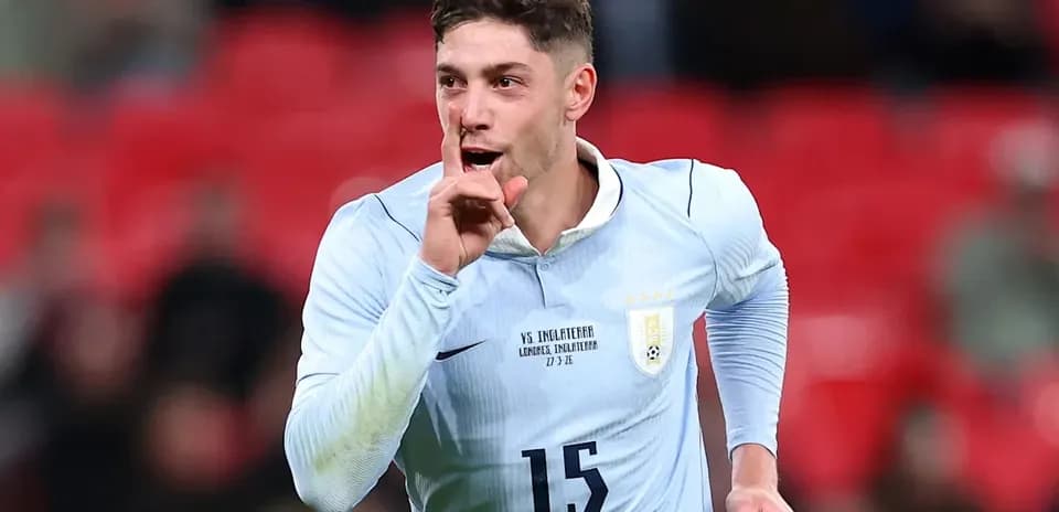 Jugador de Argentina celebrando un gol con gesto de silencio
