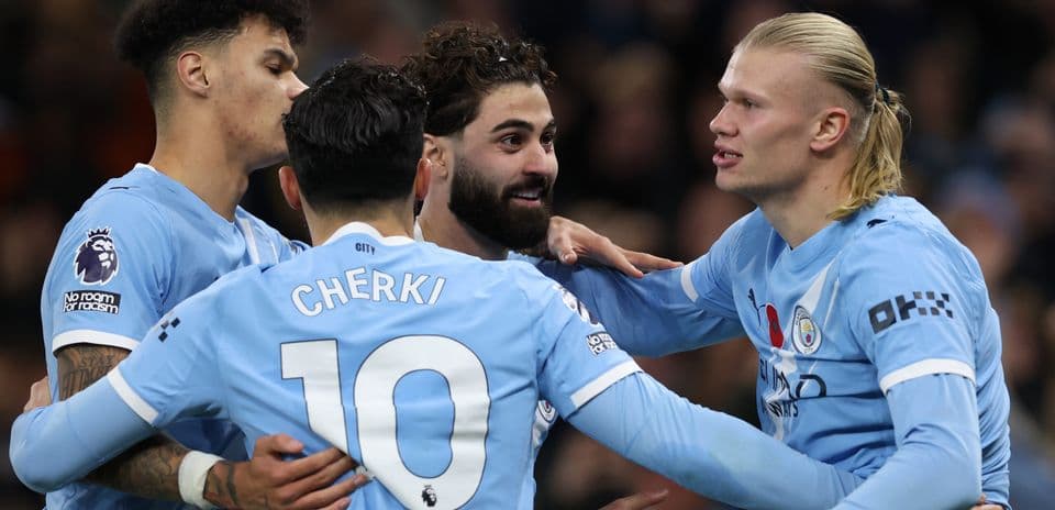 Jugadores de Manchester City celebrando un gol