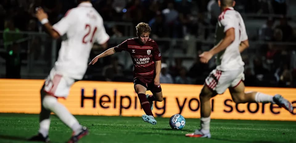 Jugador de Sacramento Republic en acción durante el partido