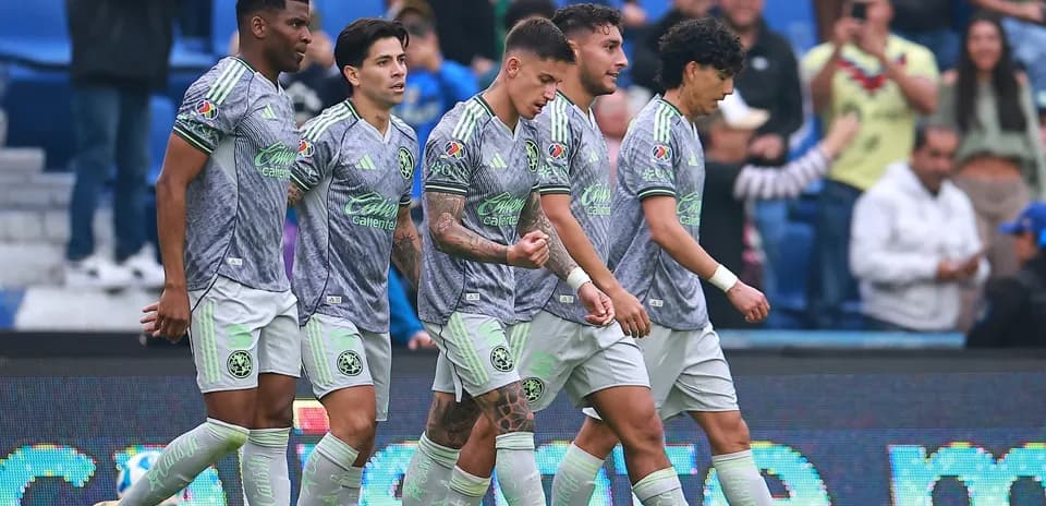 Jugadores de Club América celebrando un gol