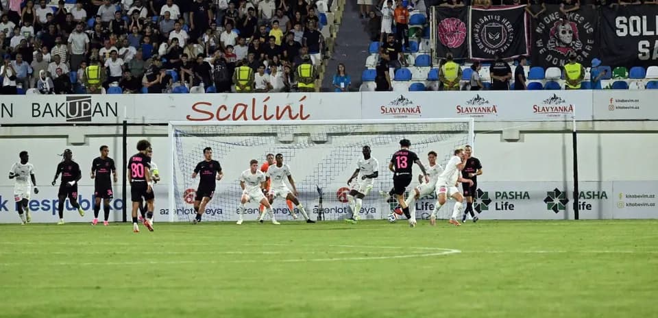 Partido entre KuPS y Sabah FA en Bakú