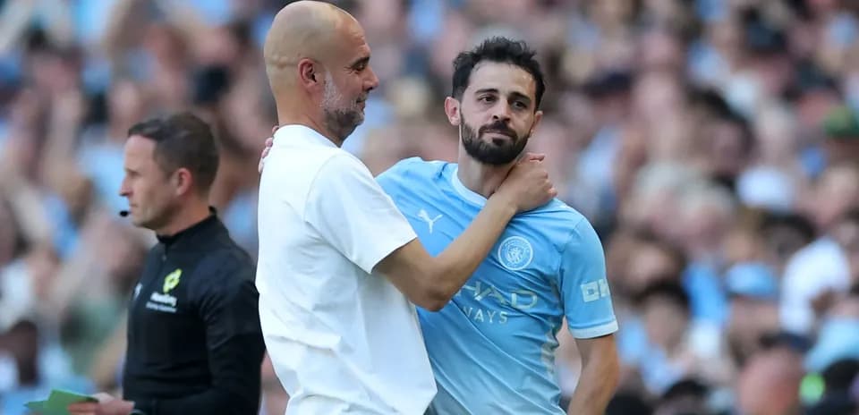 Entrenador y jugador de Manchester City en el campo