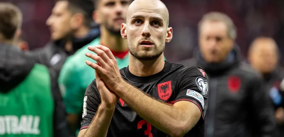 Jugador aplaudiendo tras el partido de clasificación