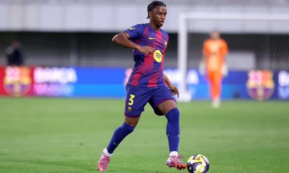 Jugador del FC Barcelona avanzando con el balón