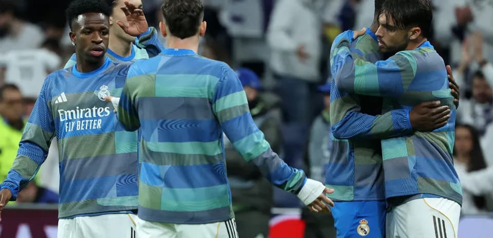 Jugadores del Real Madrid en calentamiento antes del partido