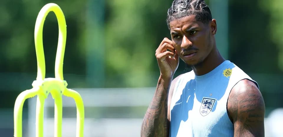 Jugador de Inglaterra durante entrenamiento en el campo