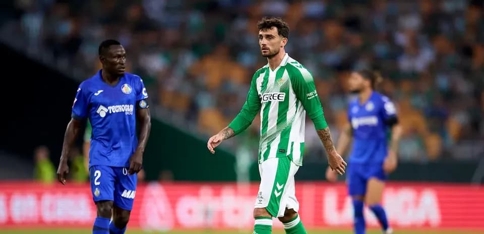 Jugadores de Betis y Getafe en el campo durante partido