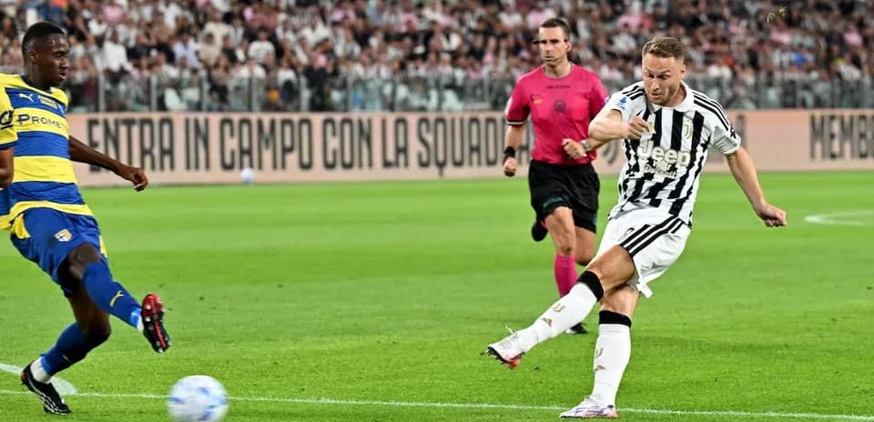 Juventus contra Parma en partido de Serie A
