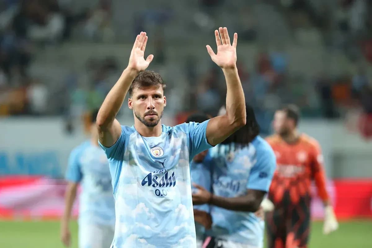 Jugador de Manchester City saludando al público
