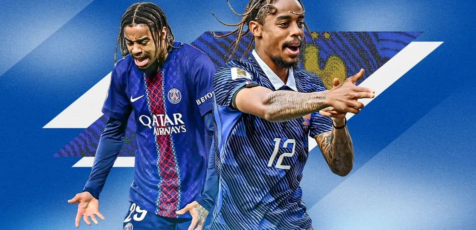 Jugadores de fútbol en camisetas de PSG y selección