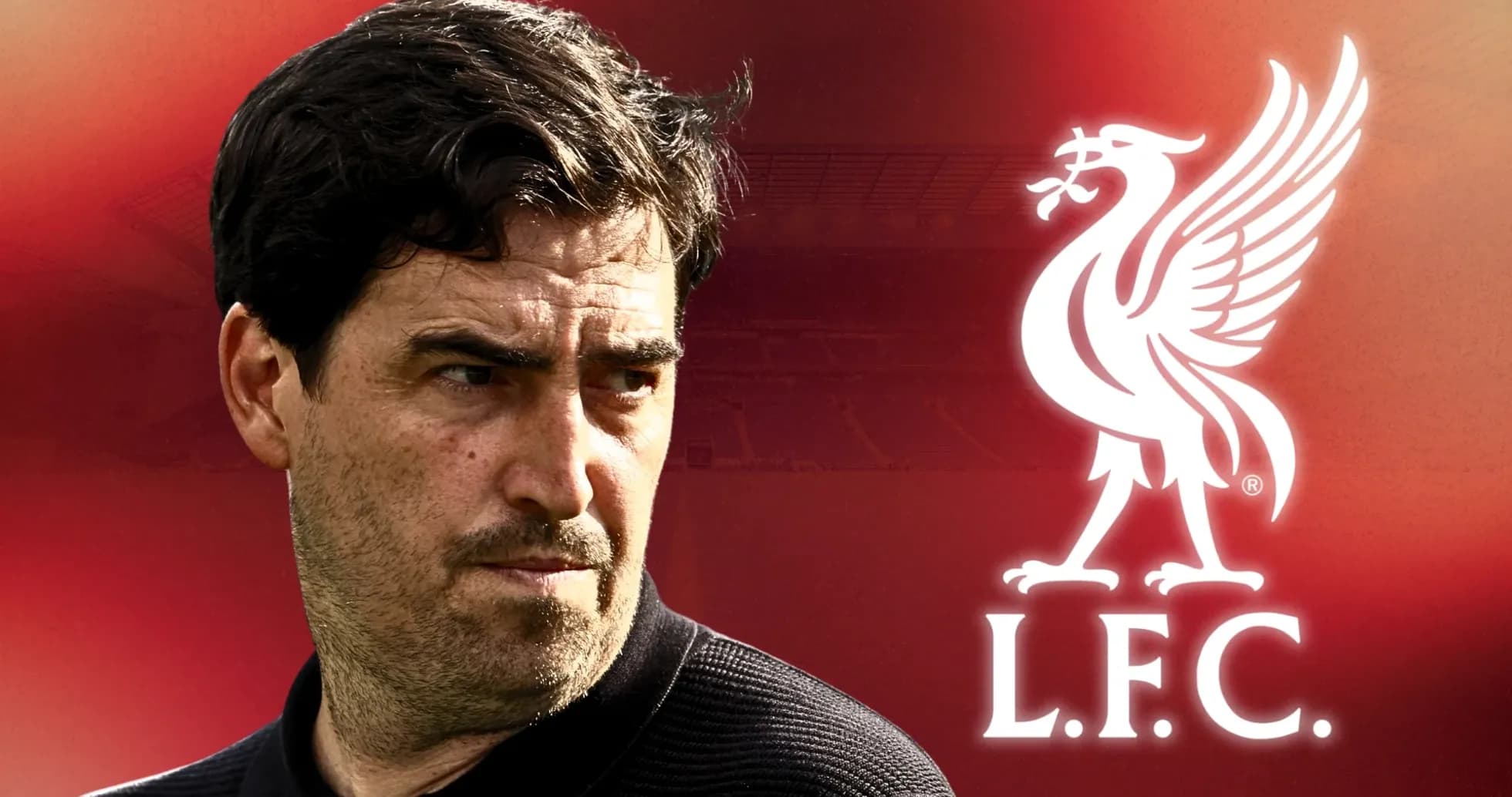 Entrenador con logo de Liverpool de fondo