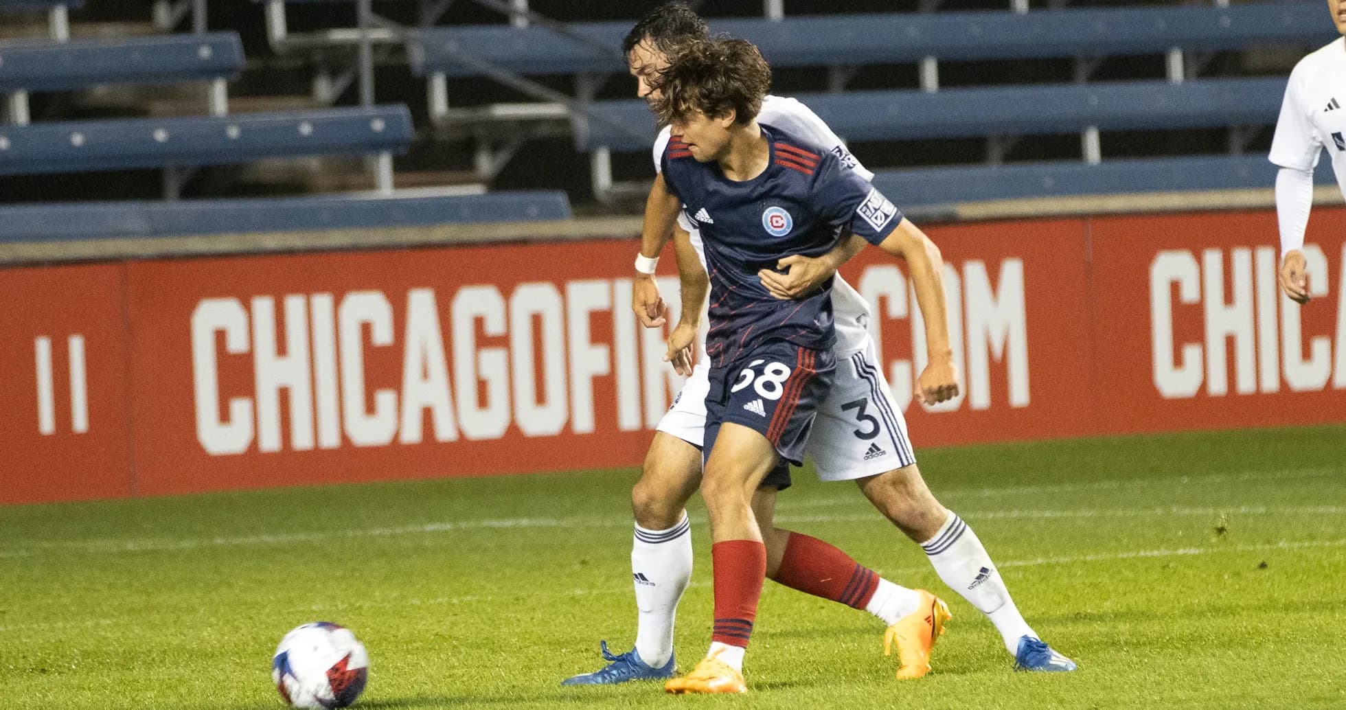 Jugador de Chicago Fire II en acción contra Huntsville City