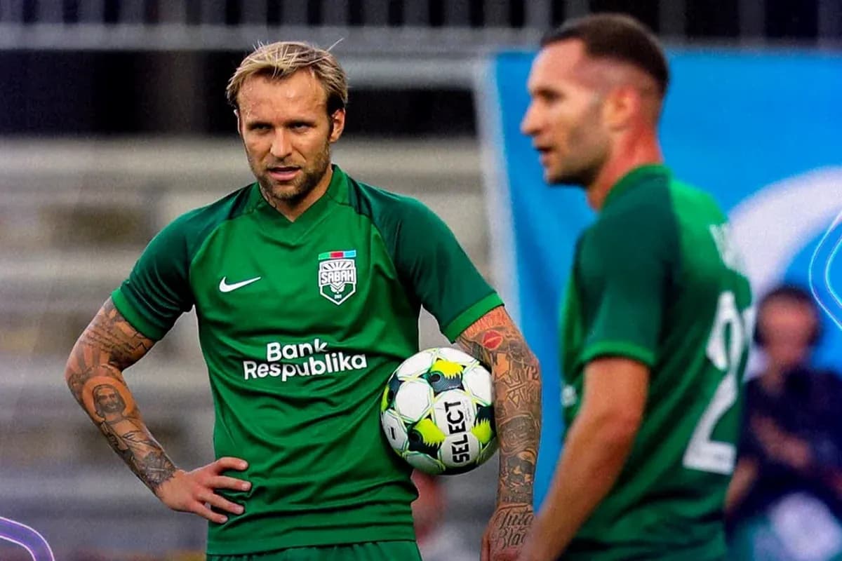 Jugadores de Sabah FA entrenando antes del partido