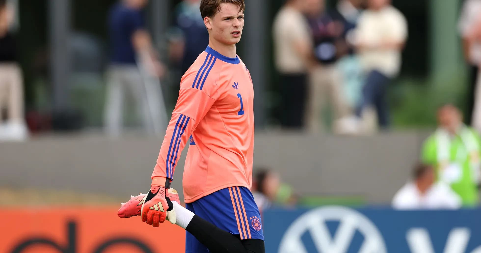 Portero entrenando antes del partido con Alemania