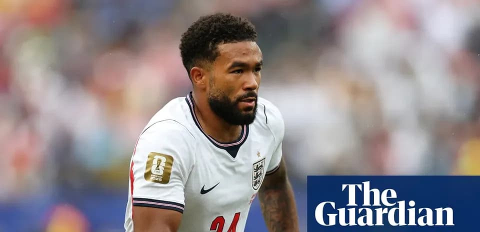 Jugador de Inglaterra corriendo durante el partido