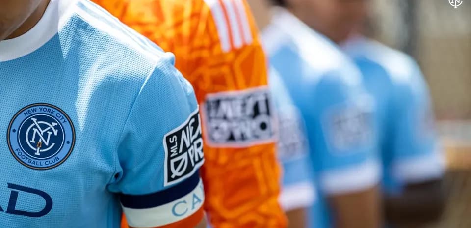 Jugadores de New York City II en uniforme