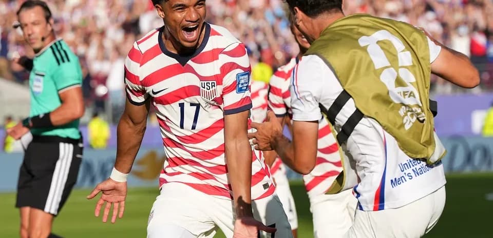 Celebración de jugadores de Estados Unidos en el partido