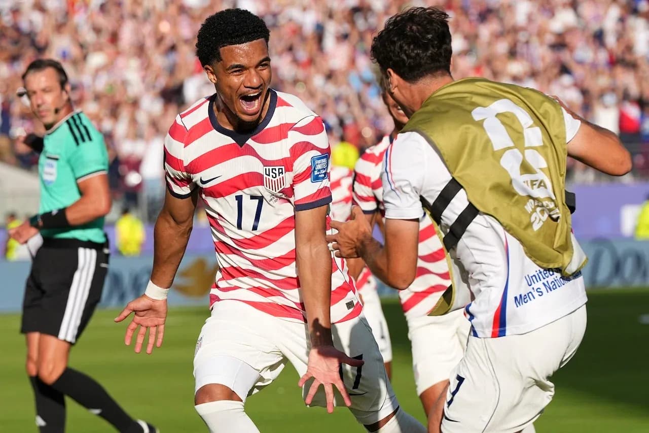 Celebración de jugadores de Estados Unidos en el partido