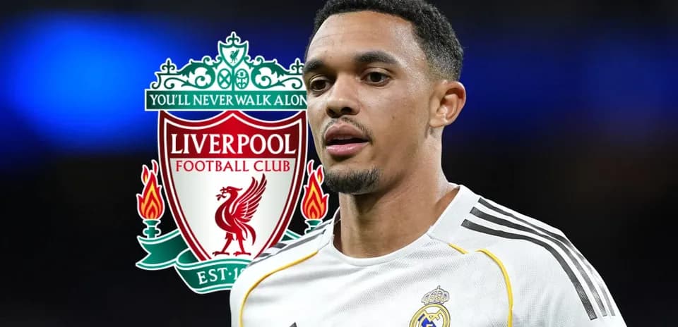 Jugador en uniforme con logotipos de Liverpool y Real Madrid