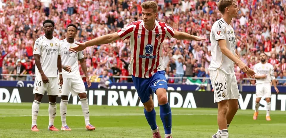 Jugador de Atlético de Madrid celebra un gol ante Real Madrid