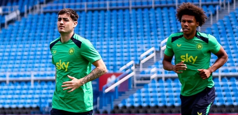 Jugadores de Celtic entrenando en el estadio