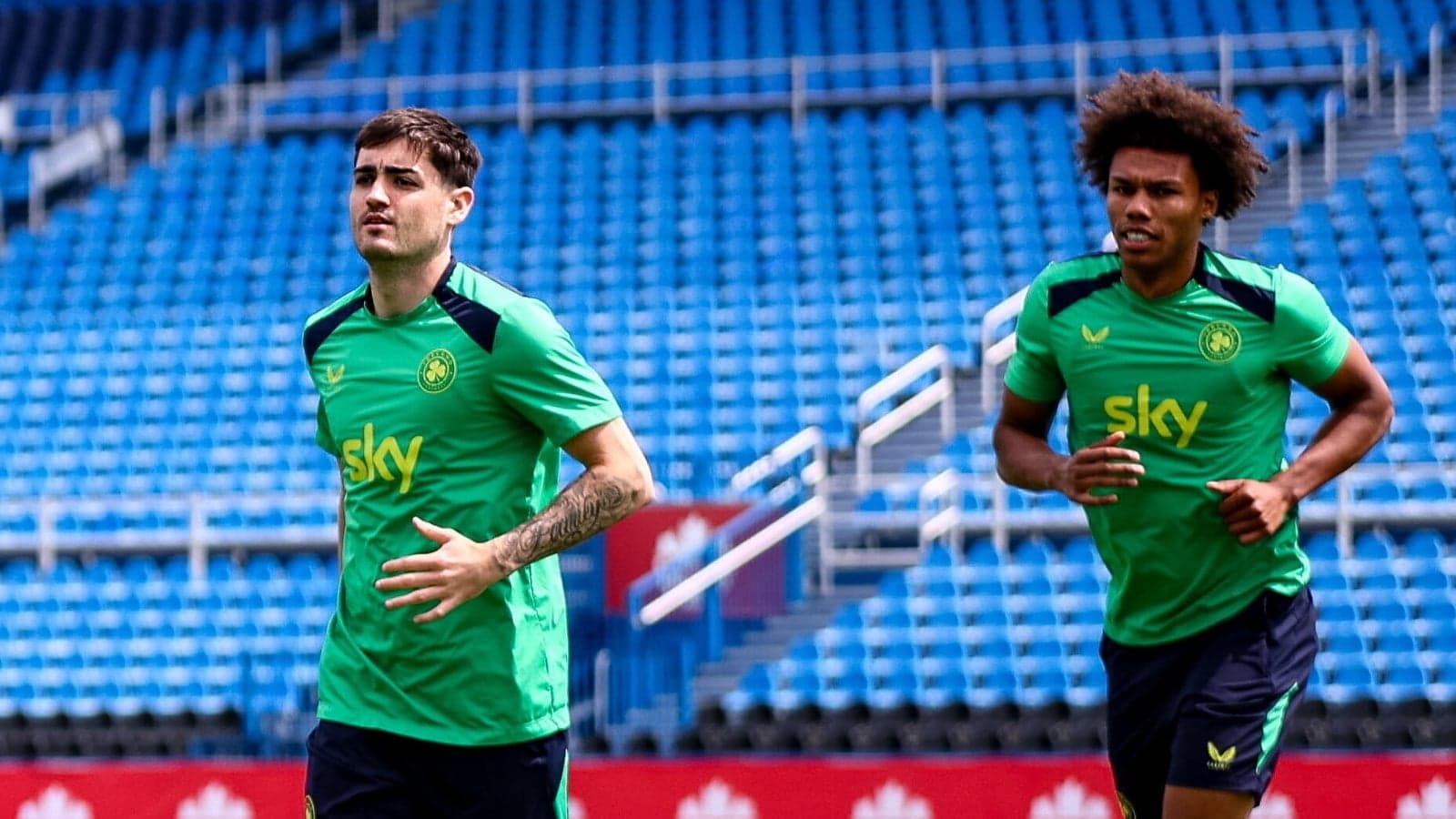 Jugadores de Celtic entrenando en el estadio