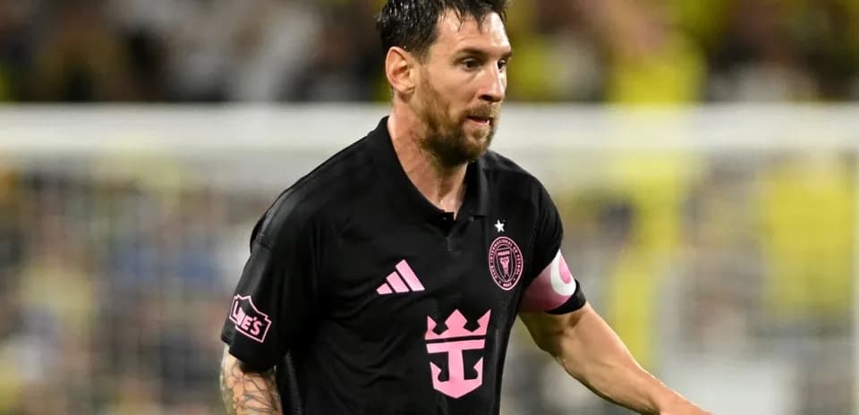 Jugador de Inter Miami corriendo durante el partido