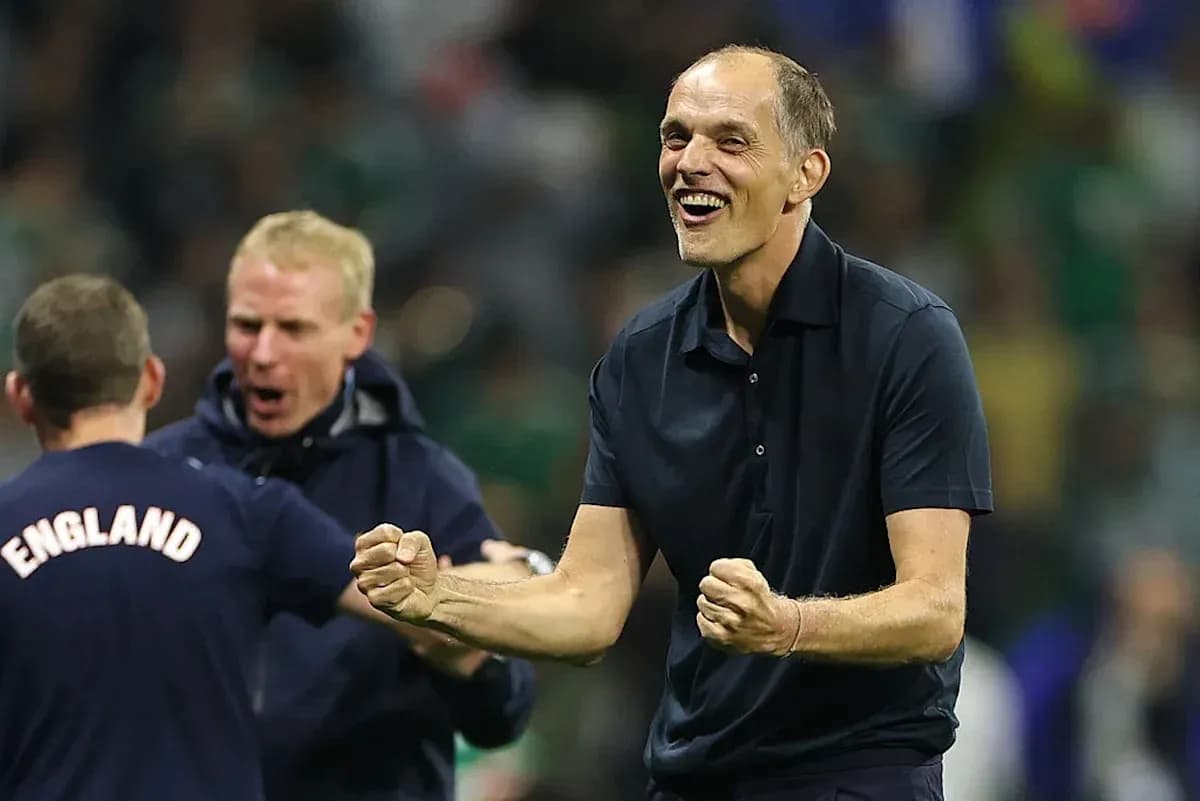Entrenador celebrando con equipo tras victoria