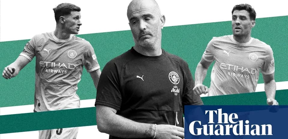 Entrenador y jugadores de Manchester City en acción