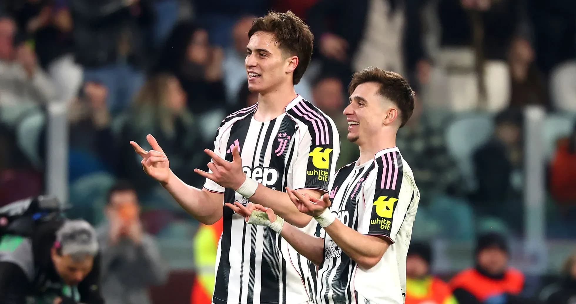 Jugadores de Juventus celebrando en el campo
