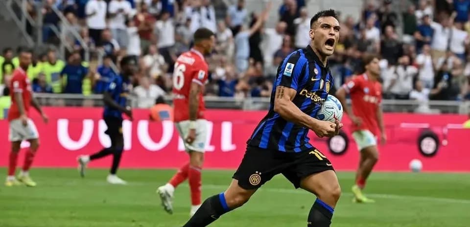 Lautaro Martínez celebra un gol en el partido