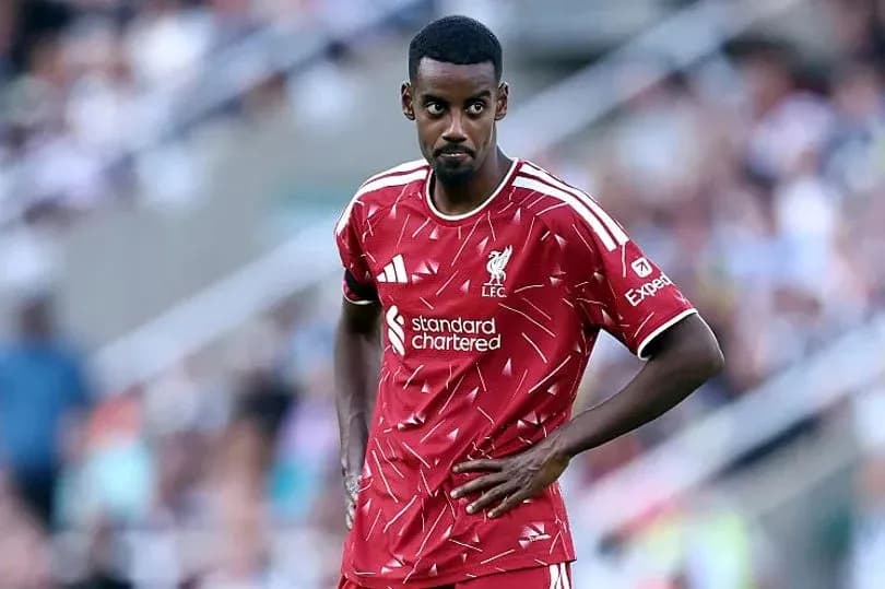 Jugador de Liverpool en acción durante el partido