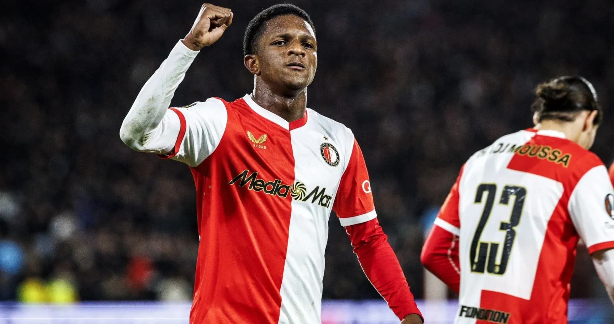 Jugador de Feyenoord celebrando un gol en partido