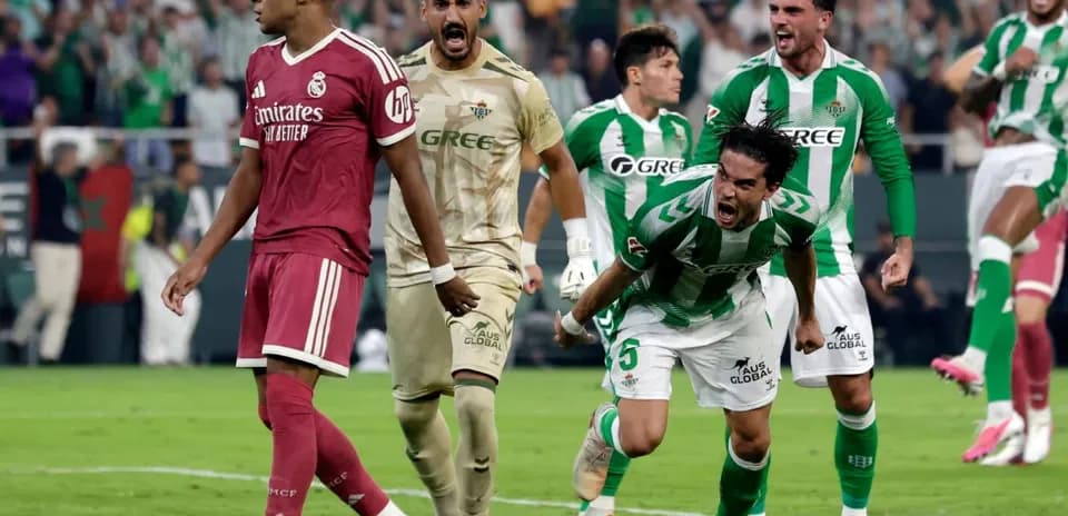 Jugadores de Real Betis celebrando un gol contra Real Madrid