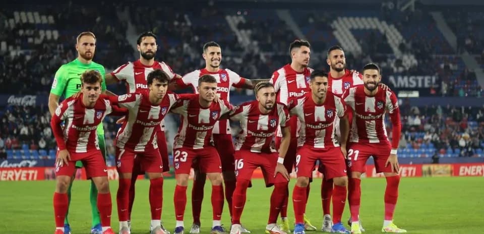 Jugadores del Atlético de Madrid posando en equipo