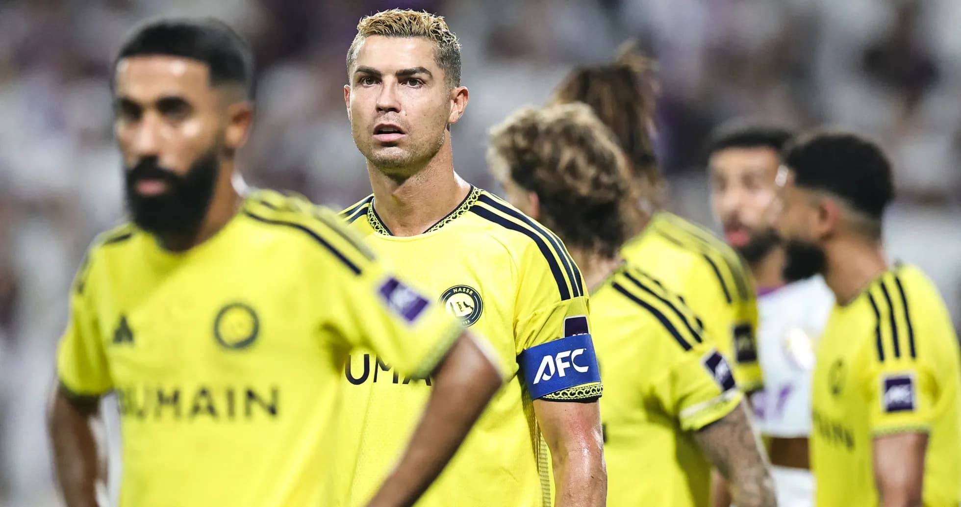 Cristiano Ronaldo y compañeros en partido de fútbol