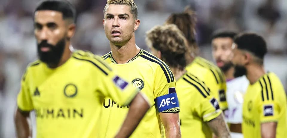 Cristiano Ronaldo y compañeros en partido de fútbol
