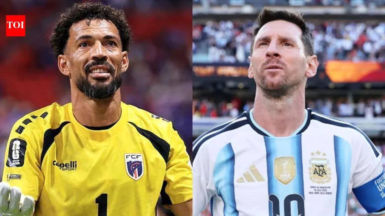 Portero y jugador de Argentina en partido de fútbol